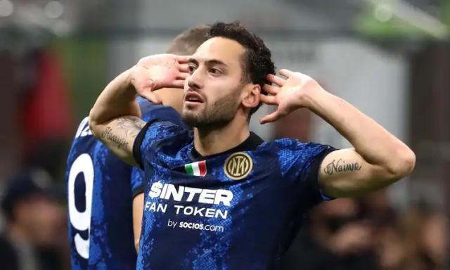 calhanoglu.inter.esultanza.orecchie.2021.22.750x450.webp.jpg